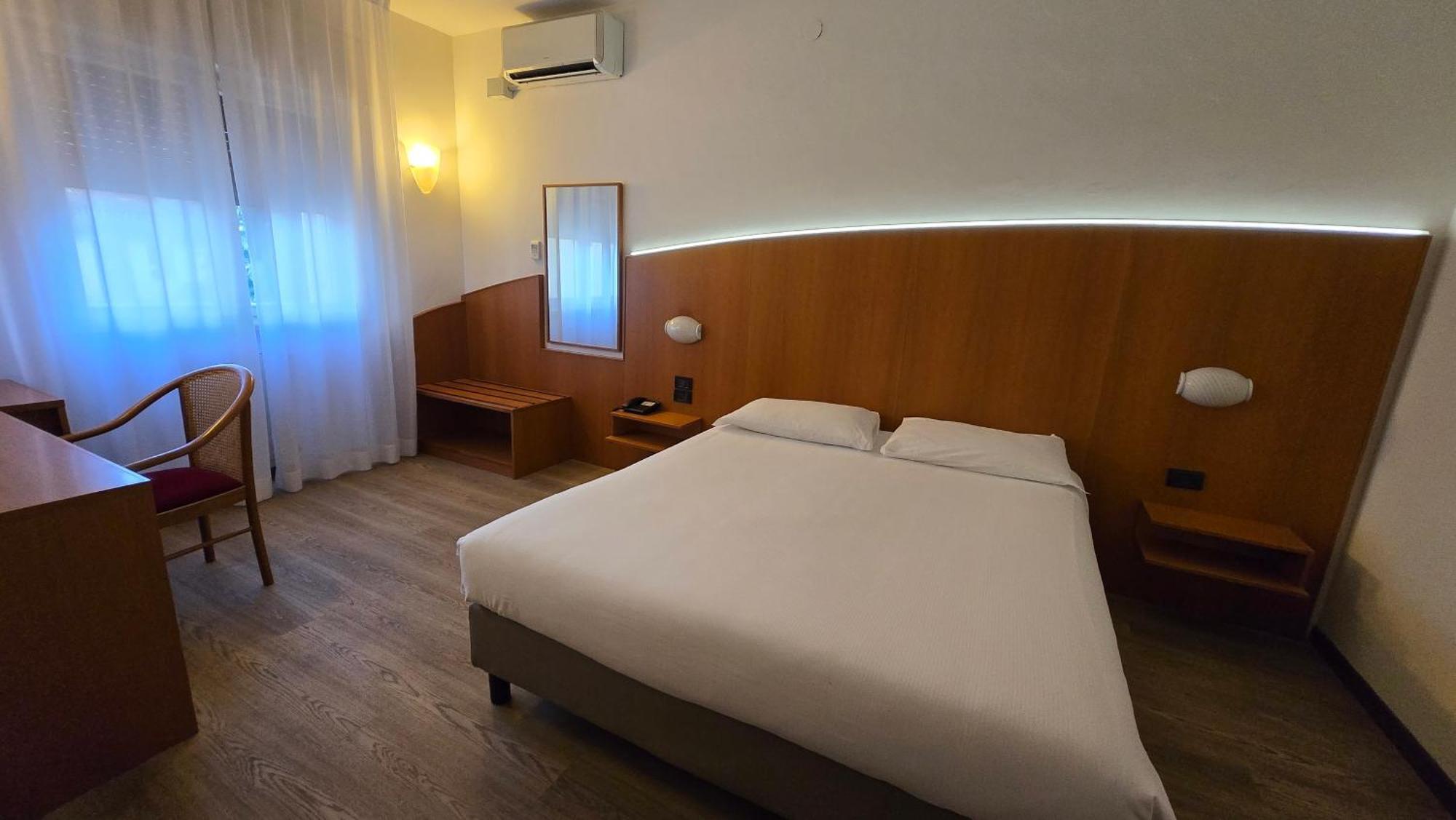 Hotel Cristallo Udine Exterior photo